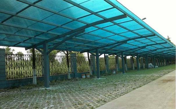 湖藍色陽光板車棚